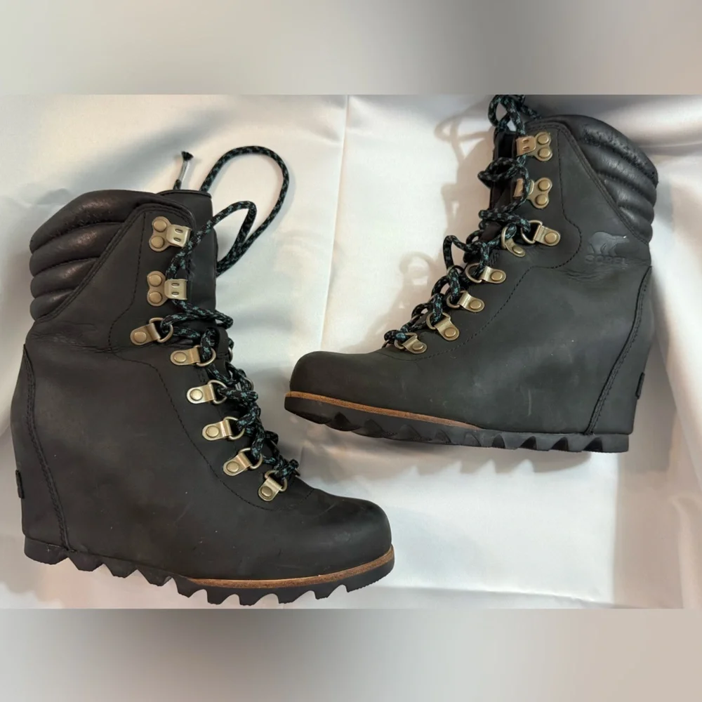 Sorel Conquest Waterproof Wedge Boots Leather Women's Green/Black size 6